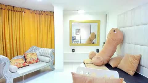 Snapshot of gaby_trent chatting on 10-20-25, 04:40 gabriela online show from 10-20-25, 04:40