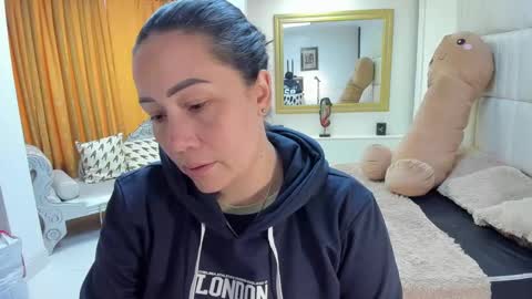 Snapshot of gaby_trent chatting on 11-24-25, 02:50 gabriela online show from 11-24-25, 02:50