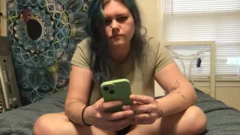 Snapshot of gaebaetae chatting on 12-18-25, 04:35 Eryn online show from 12-18-25, 04:35