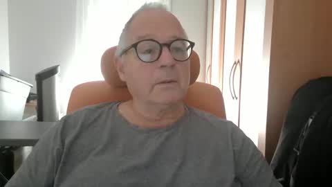 Snapshot of gamin68 chatting on 10-17-25, 01:46 gamin68 online show from 10-17-25, 01:46