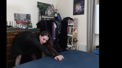 HOT  online show from 12-20-25, 10:33