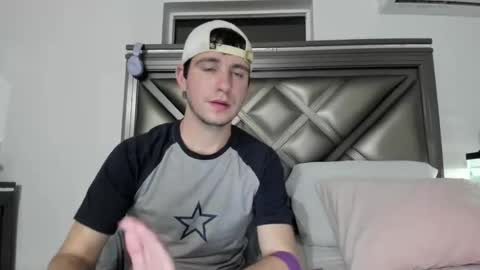 Snapshot of gayndepressed chatting on 02-11-26, 02:49 Trace online show from 02-11-26, 02:49