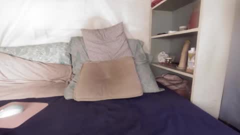 Snapshot of gayrobbin chatting on 03-22-26, 06:22 gayrobbin online show from 03-22-26, 06:22