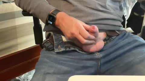 Snapshot of geelongguy chatting on 02-16-25, 03:04 Chris online show from 02-16-25, 03:04