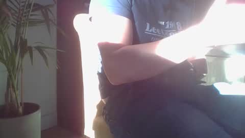 Snapshot of geiljongetje1991 chatting on 09-19-25, 04:29 geiljongetje1991 online show from 09-19-25, 04:29