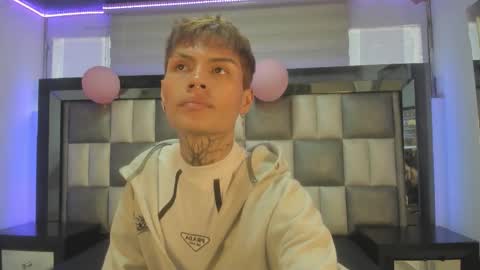 genesis_js online show from 11-25-25, 08:09