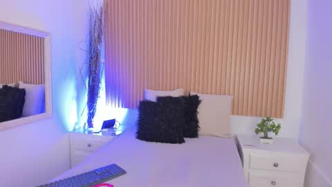     online show from 02-25-26, 01:43