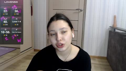 Snapshot of genev__ievee chatting on 04-03-26, 05:22 genev__ievee online show from 04-03-26, 05:22