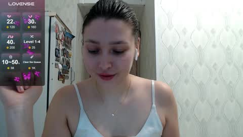 Snapshot of genev__ievee chatting on 04-06-26, 04:19 genev__ievee online show from 04-06-26, 04:19