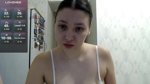 Snapshot of genev__ievee chatting on 05-27-26, 06:16 genev__ievee online show from 05-27-26, 06:16