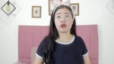 Snapshot of gennesis_love chatting on 09-26-25, 04:05 Sofia online show from 09-26-25, 04:05