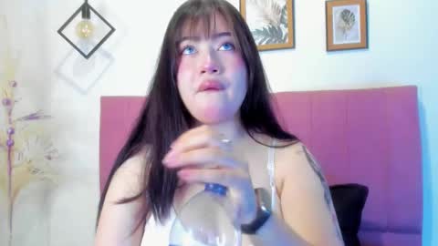 Snapshot of gennesis_love chatting on 11-15-25, 04:54 Sofia online show from 11-15-25, 04:54