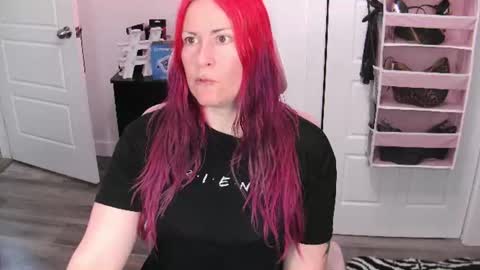 Snapshot of gennyrock chatting on 06-17-26, 02:18 Genny Rock and online show from 06-17-26, 02:18