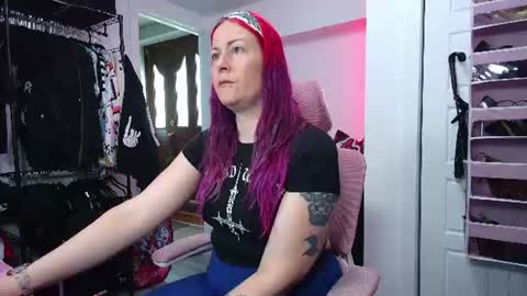 Snapshot of gennyrock chatting on 06-19-26, 03:16 Genny Rock and online show from 06-19-26, 03:16