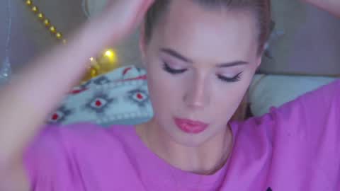 Snapshot of gentlerossi chatting on 12-17-24, 10:11 GentleRossi online show from 12-17-24, 10:11