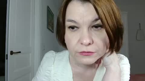 Snapshot of gentlywomen chatting on 06-10-26, 11:53 Elena online show from 06-10-26, 11:53