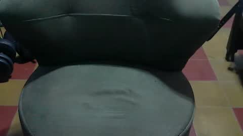 Snapshot of genuino2019 chatting on 12-14-25, 04:29 Genuino online show from 12-14-25, 04:29