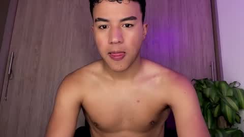 Snapshot of george_cams1 chatting on 01-26-25, 04:51 Jorge online show from 01-26-25, 04:51