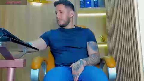 Snapshot of george_diesell_ chatting on 09-08-25, 10:31 George online show from 09-08-25, 10:31