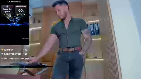 Snapshot of george_diesell_ chatting on 09-21-25, 12:12 George online show from 09-21-25, 12:12