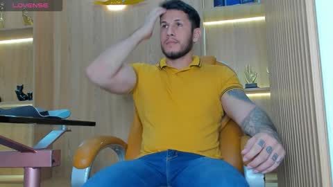 Snapshot of george_diesell_ chatting on 10-05-25, 04:11 George online show from 10-05-25, 04:11