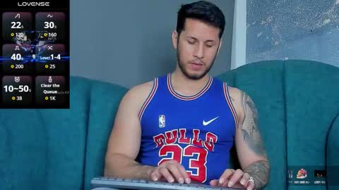 Snapshot of george_diesell_ chatting on 10-15-25, 05:18 George online show from 10-15-25, 05:18