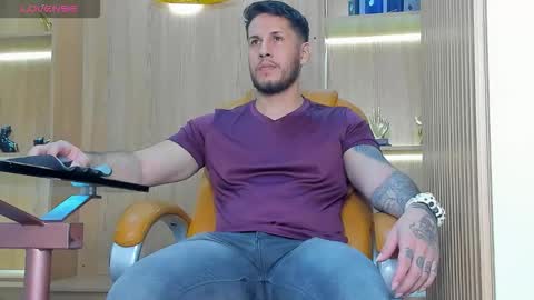 Snapshot of george_diesell_ chatting on 11-03-25, 08:32 George online show from 11-03-25, 08:32