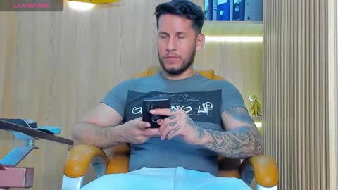 Snapshot of george_diesell_ chatting on 11-05-25, 09:04 George online show from 11-05-25, 09:04