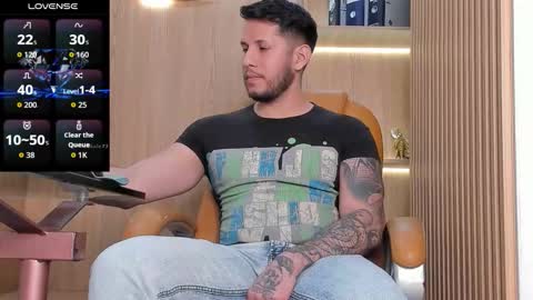 Snapshot of george_diesell_ chatting on 11-06-25, 09:37 George online show from 11-06-25, 09:37