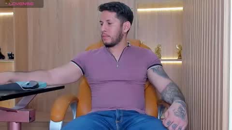 Snapshot of george_diesell_ chatting on 11-17-25, 08:25 George online show from 11-17-25, 08:25