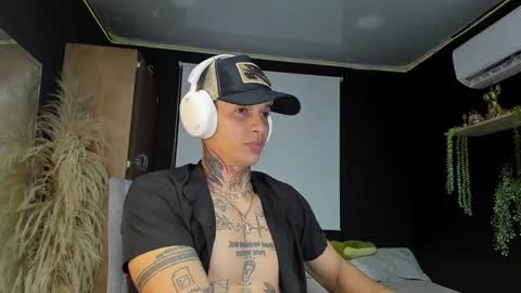 independent model online show from 02-08-25, 01:22