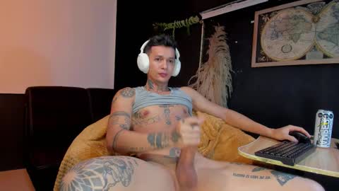 independent model online show from 11-11-25, 10:15