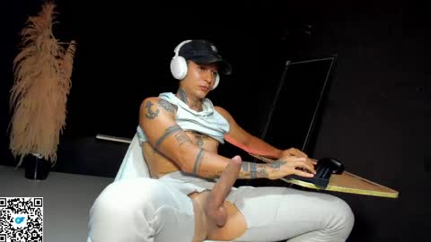 Snapshot of george_prince2 chatting on 05-23-26, 11:53 independent model online show from 05-23-26, 11:53
