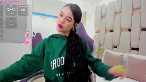 Snapshot of georgina_kloss chatting on 02-12-26, 04:35 Georgina Kloss online show from 02-12-26, 04:35