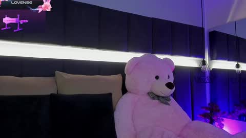 Kendal  online show from 01-10-25, 01:21