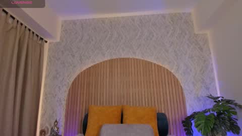 Kendal  online show from 10-21-25, 02:29