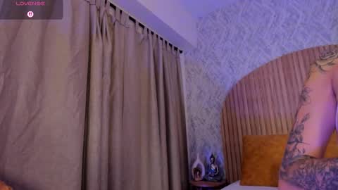 Kendal  online show from 11-08-25, 02:39