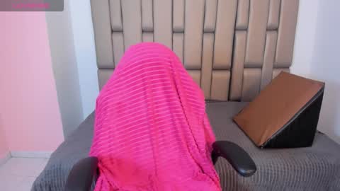 Georgina  online show from 01-18-26, 05:22