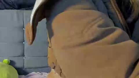 geraldinesuaan online show from 12-16-25, 06:57