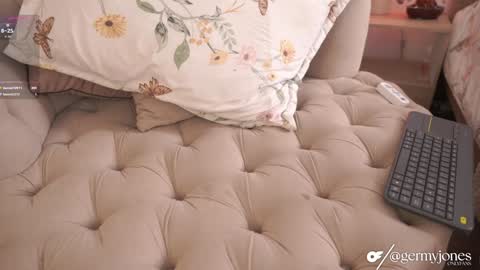 Snapshot of germaine_jones chatting on 09-18-25, 06:32 germaine_jones online show from 09-18-25, 06:32