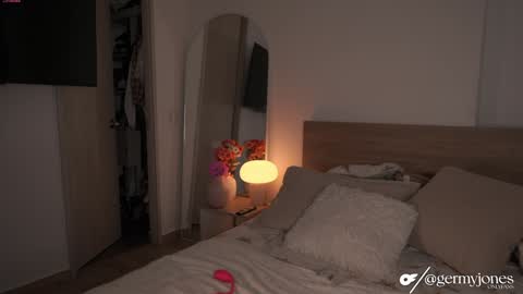 Snapshot of germaine_jones chatting on 10-11-25, 03:06 germaine_jones online show from 10-11-25, 03:06