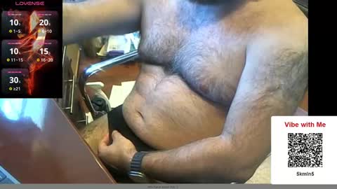 Snapshot of geronimo_431 chatting on 12-02-24, 04:09 Daddy Jokes online show from 12-02-24, 04:09