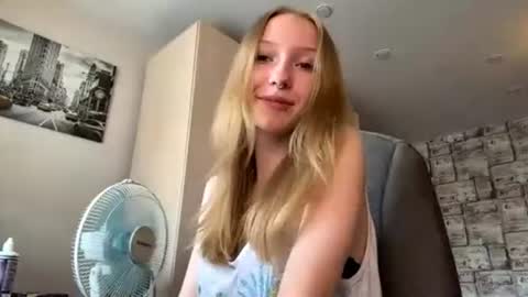 Sophie online show from 07-10-26, 04:17