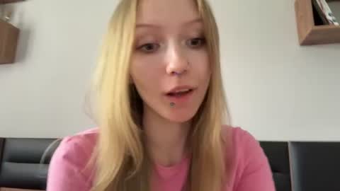 Sophie online show from 08-07-26, 09:22