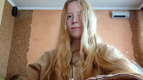 Snapshot of gertrudisturbe chatting on 04-23-26, 03:08 Kate online show from 04-23-26, 03:08