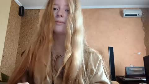 Snapshot of gertrudisturbe chatting on 04-28-26, 11:21 Kate online show from 04-28-26, 11:21