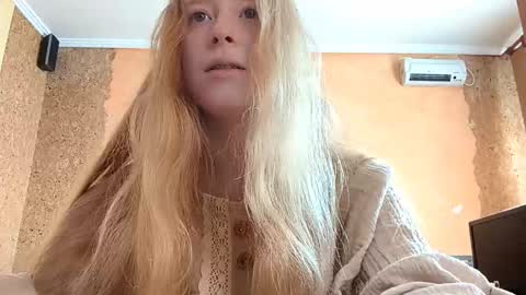 Snapshot of gertrudisturbe chatting on 05-13-26, 10:38 Kate online show from 05-13-26, 10:38