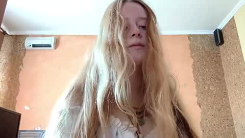 Snapshot of gertrudisturbe chatting on 05-19-26, 11:22 Kate online show from 05-19-26, 11:22