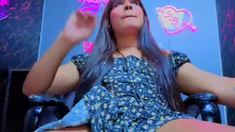 Snapshot of gewn2004 chatting on 11-07-25, 02:00 gewn2004 online show from 11-07-25, 02:00