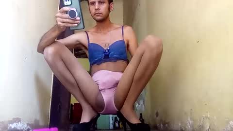 Gaby online show from 10-20-25, 03:12